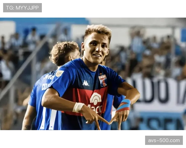 致敬传奇，桑普多利亚主场赛前为已故前锋曼奇尼举行默哀仪式